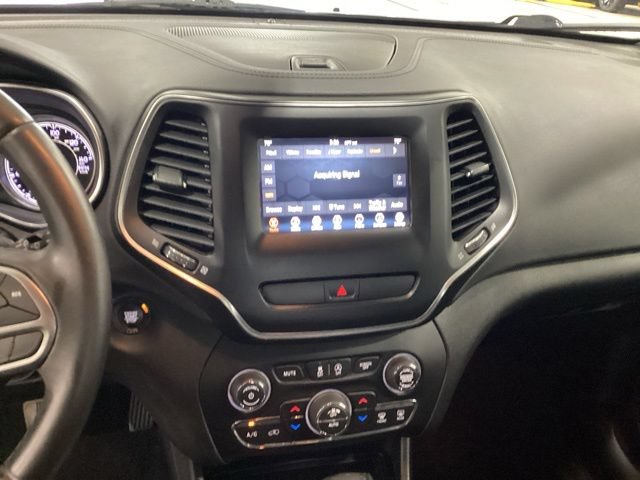 Used 2019 Jeep Cherokee Latitude Plus w/ Comfort/Convenience Group AWD/4WD image 8