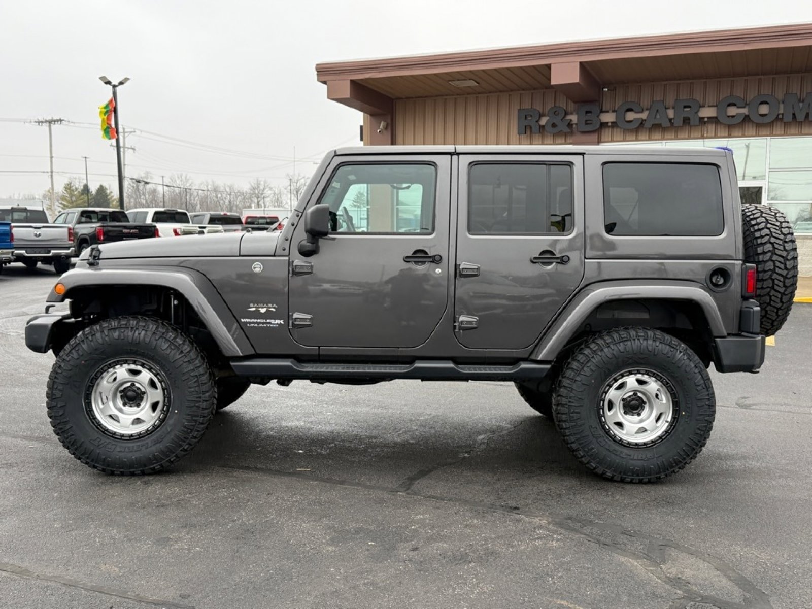 Used 2018 Jeep Wrangler Unlimited Sahara w/ Connectivity Group image 5