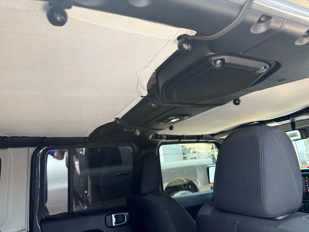 Used 2018 Jeep Wrangler Unlimited Sahara AWD/4WD image 30