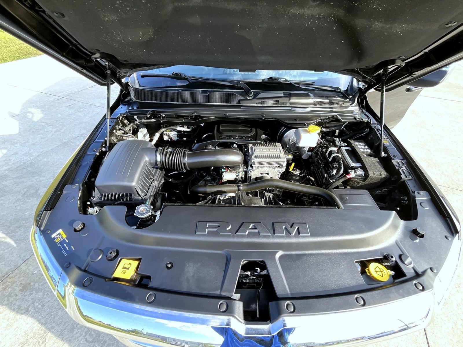 Used 2023 RAM 1500 Laramie AWD/4WD image 24