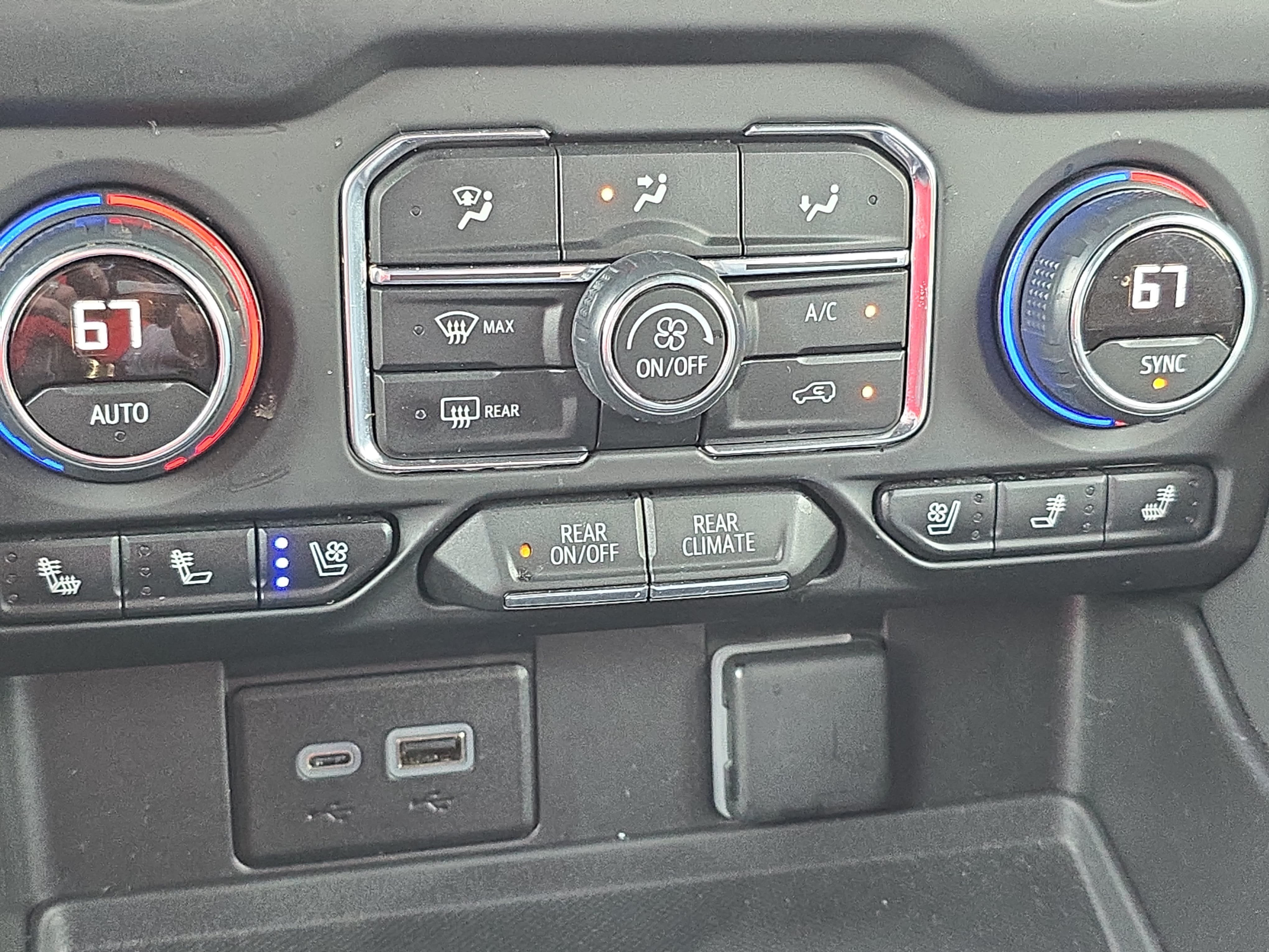 Used 2024 Chevrolet Tahoe Premier AWD/4WD image 25