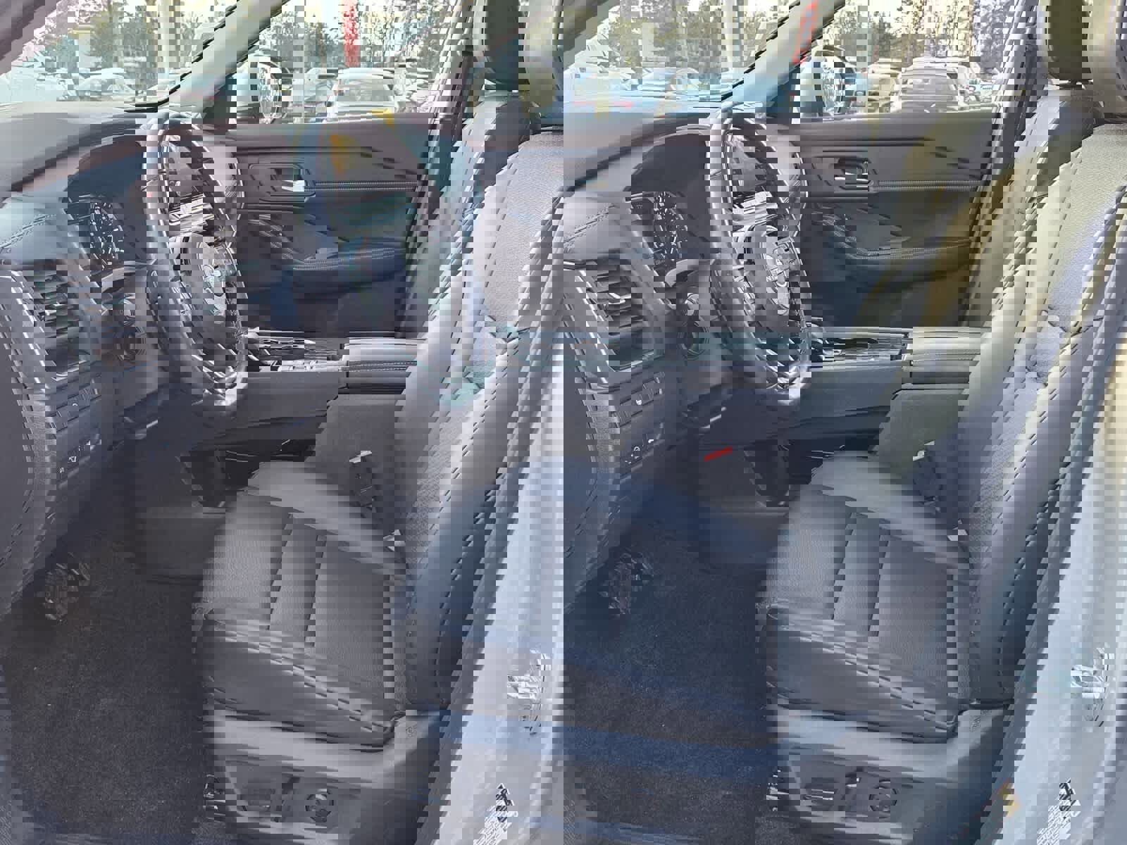 Used 2023 Nissan Rogue SV w/ SV Premium B Package image 3