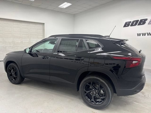 New 2026 Chevrolet Trax LT w/ Midnight Edition FWD image 7