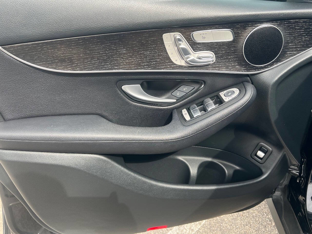 Used 2021 Mercedes-Benz GLC 300 4MATIC image 23