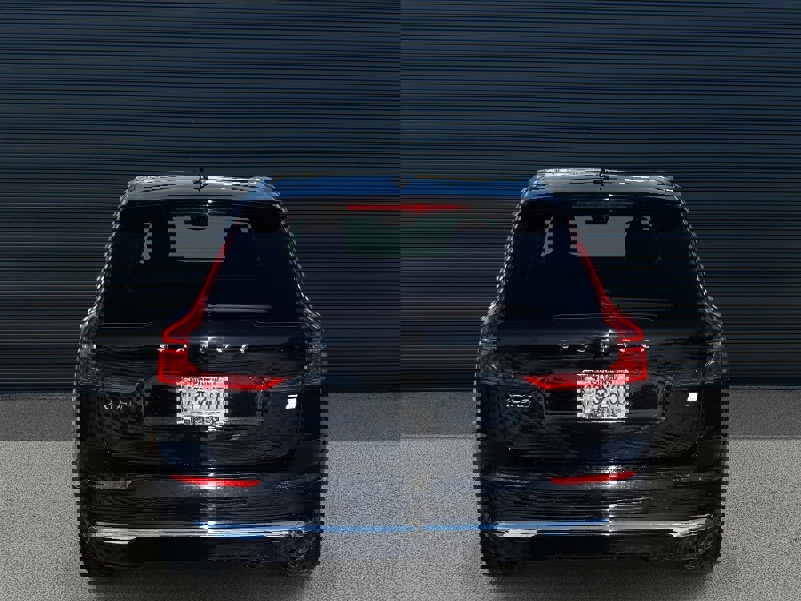 Certified 2023 Volvo XC60 T8 Ultimate w/ Climate Package image 6