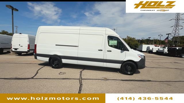 Used 2025 Mercedes-Benz Sprinter 2500 image 3