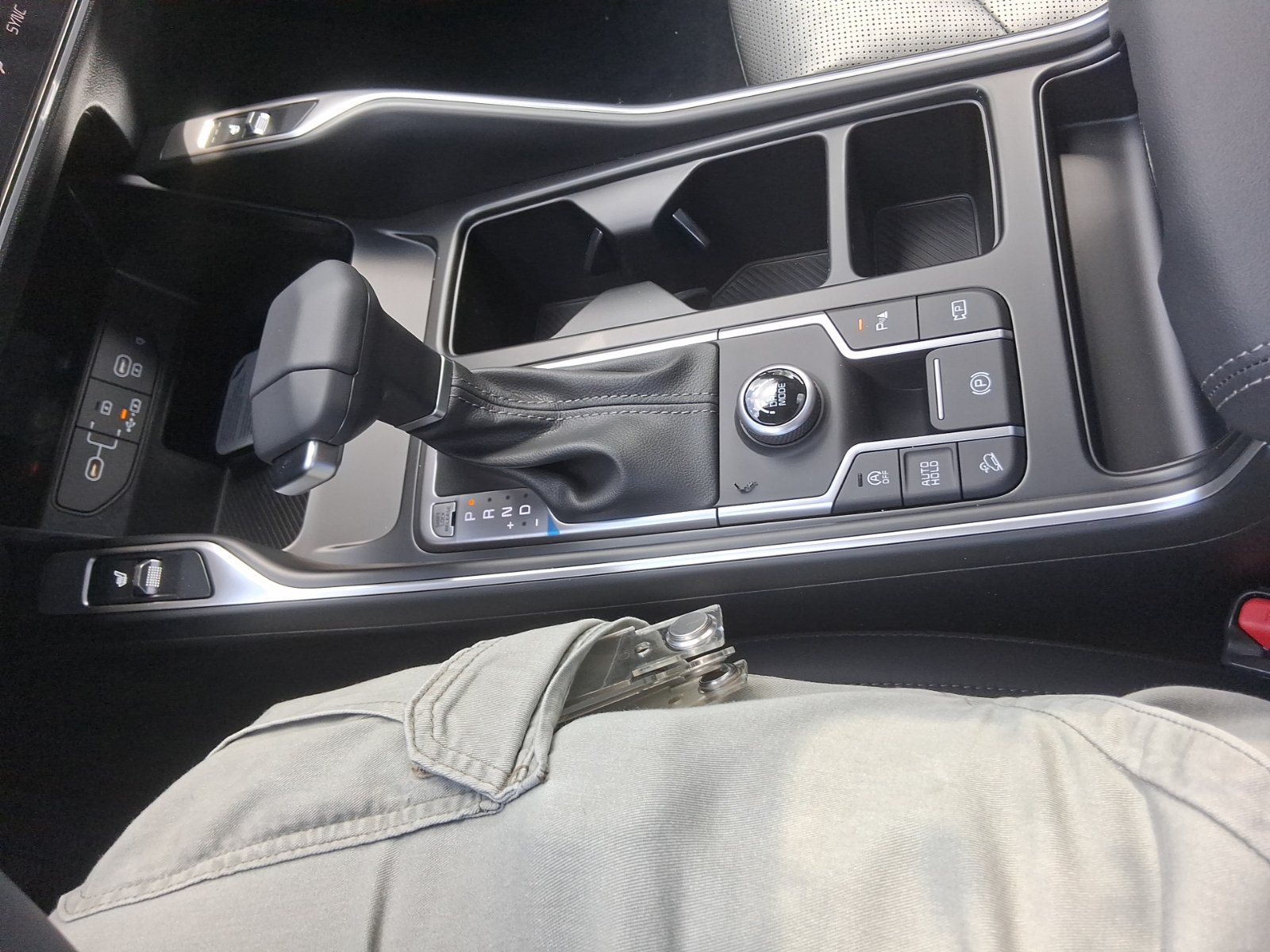New 2026 Kia Sorento S w/ S Panoramic Sunroof Package FWD image 13