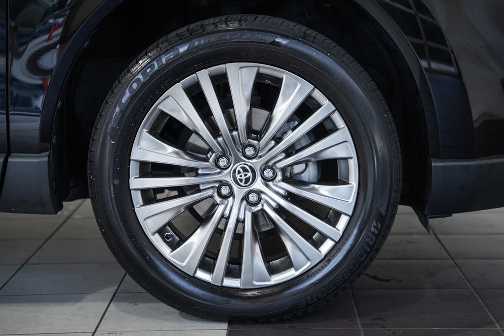 Used 2021 Toyota Venza XLE w/ Softex Package image 18