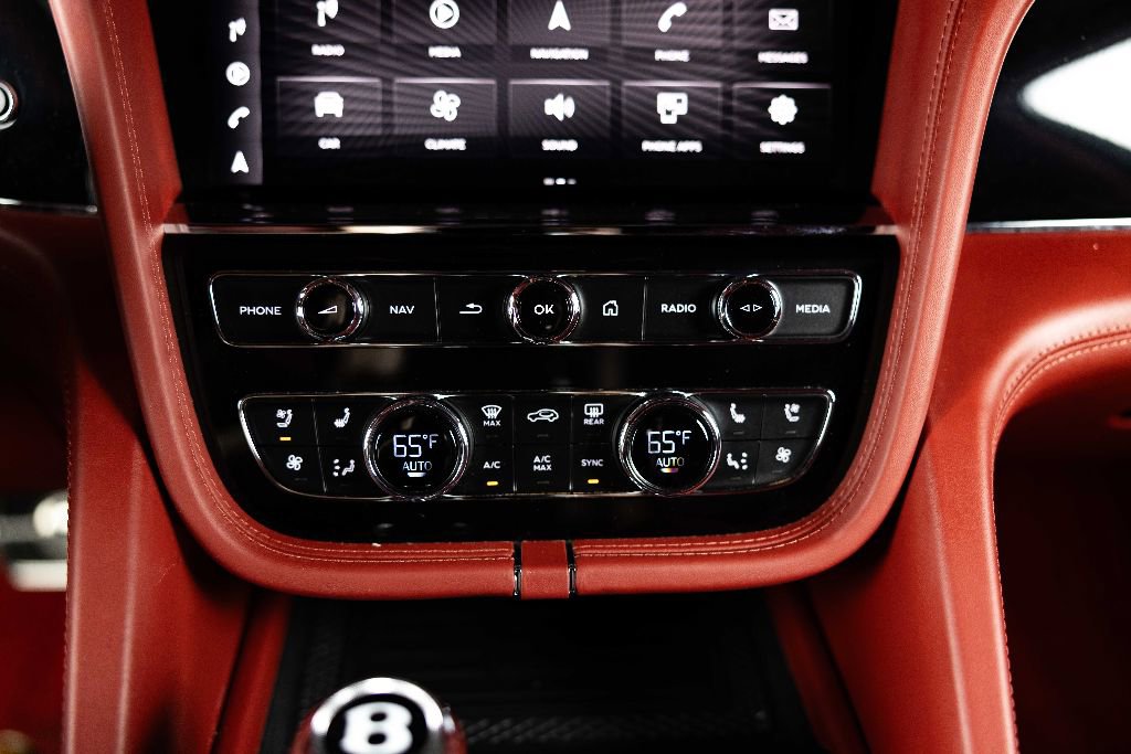 Used 2022 Bentley Bentayga image 29