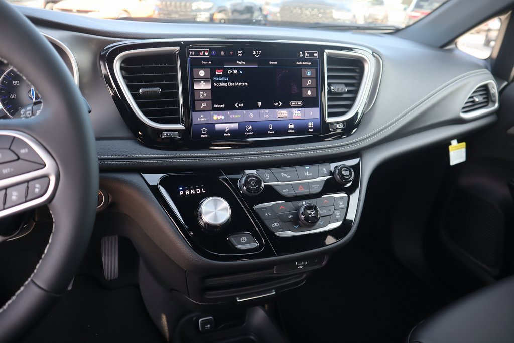 New 2026 Chrysler Pacifica Select image 5