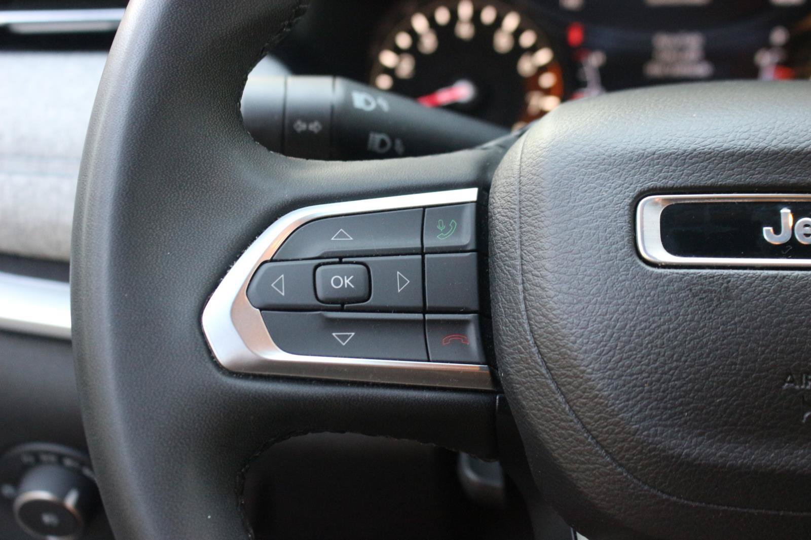 Used 2024 Jeep Compass Latitude AWD/4WD image 19