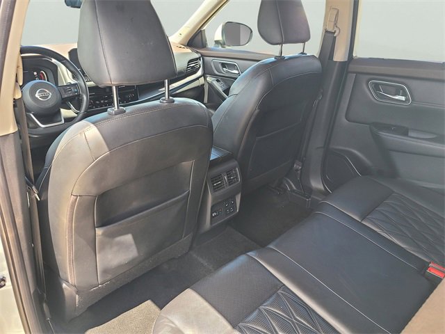 Used 2021 Nissan Rogue Platinum image 16