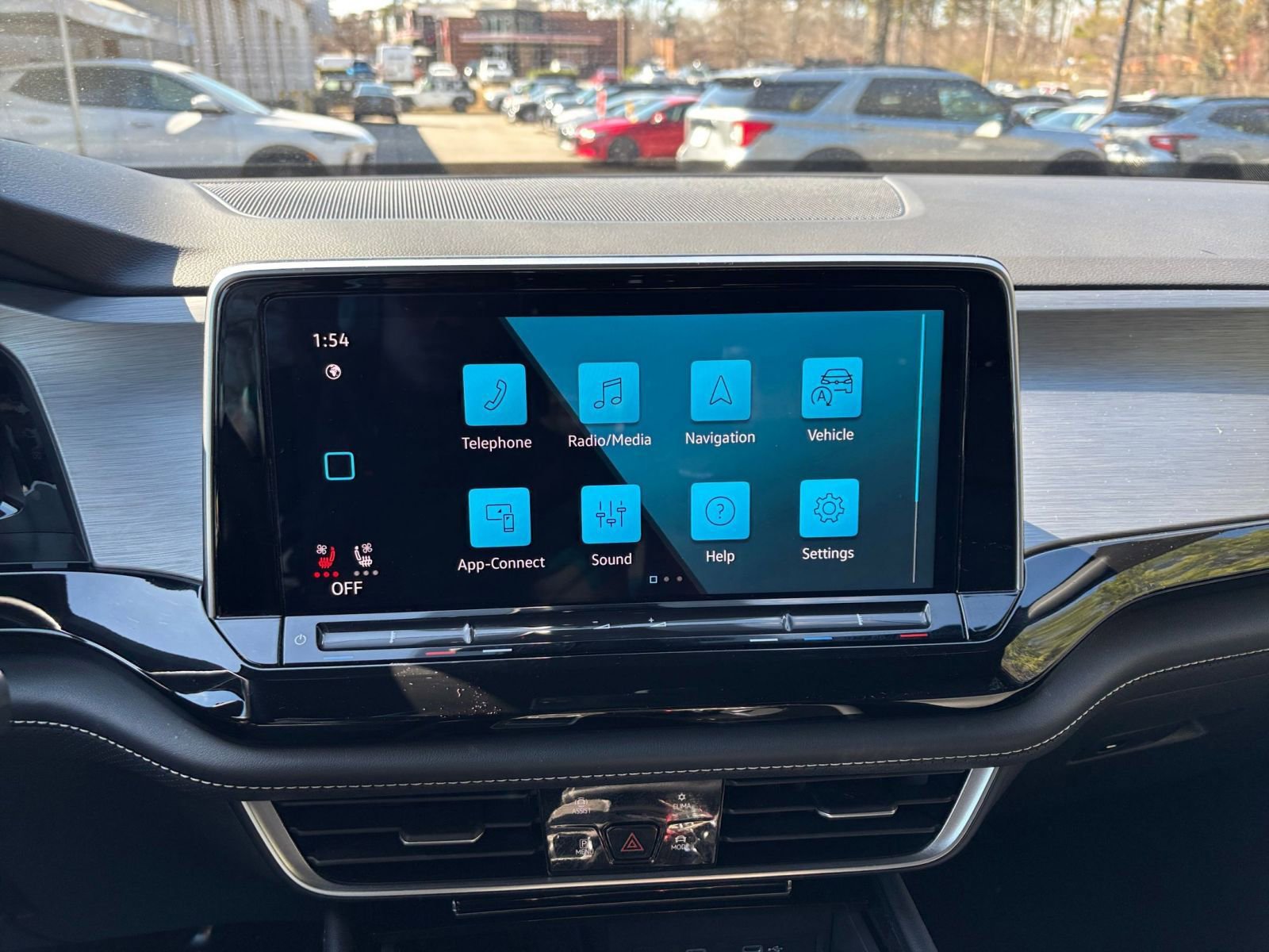 Used 2025 Volkswagen Atlas Cross Sport SE image 17