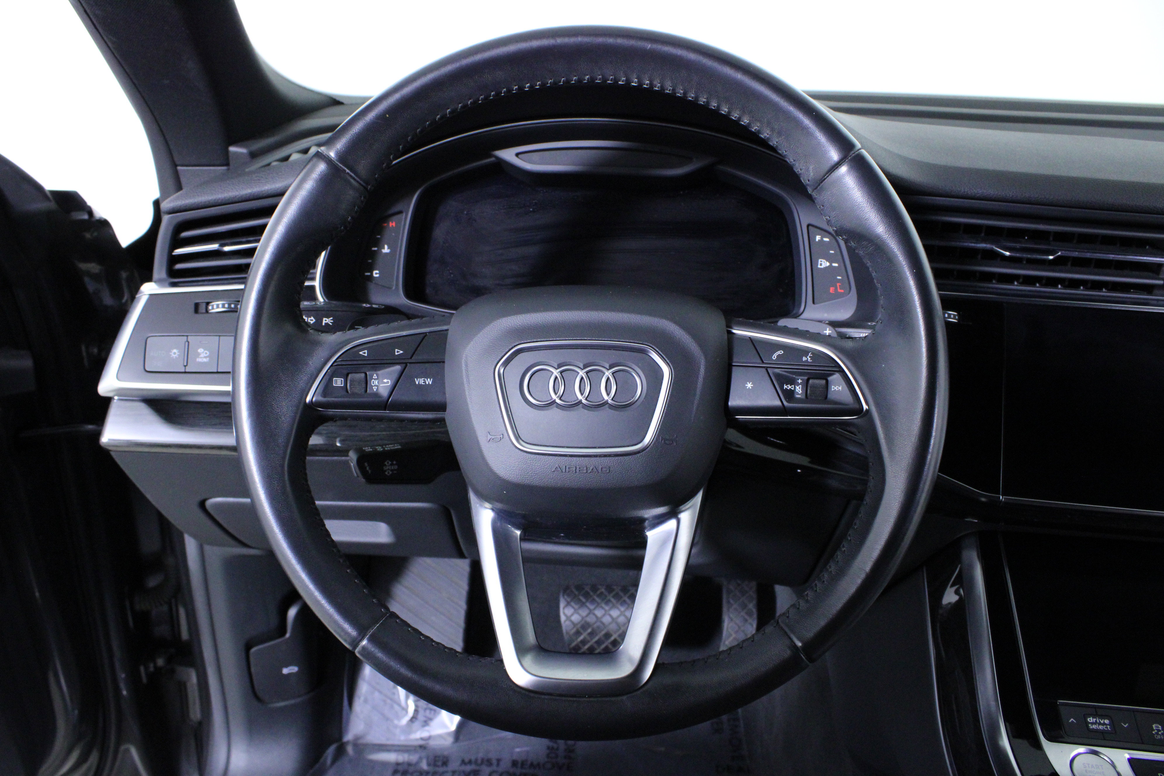 Used 2019 Audi Q8 Premium image 22