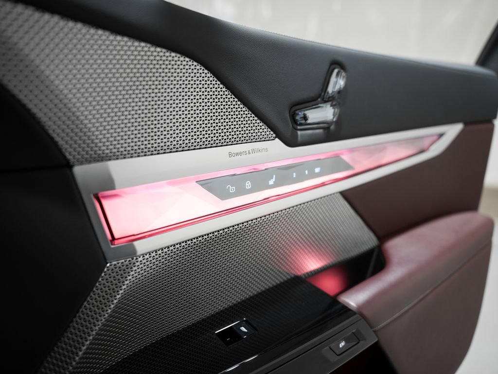 Used 2023 BMW 760i xDrive w/ Executive Package image 35