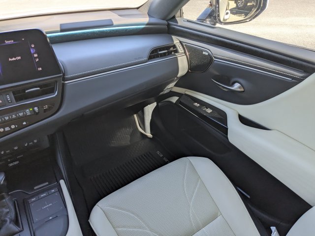 Certified 2022 Lexus ES 350 Ultra Luxury w/ Accessory Package 2 FWD image 16