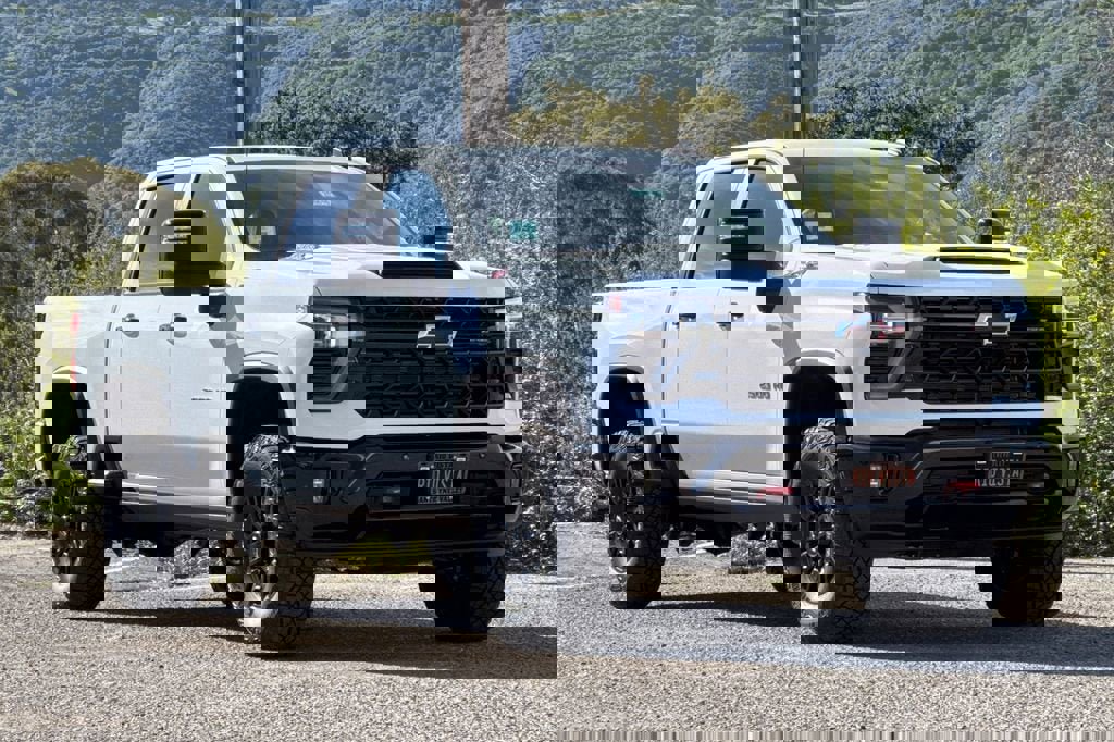 New 2026 Chevrolet Silverado 2500 ZR2 video 2