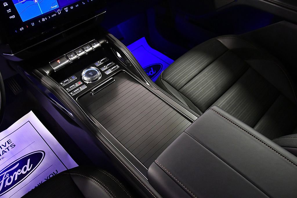 Used 2025 Lincoln Nautilus Reserve w/ Jet Appearance Package image 22