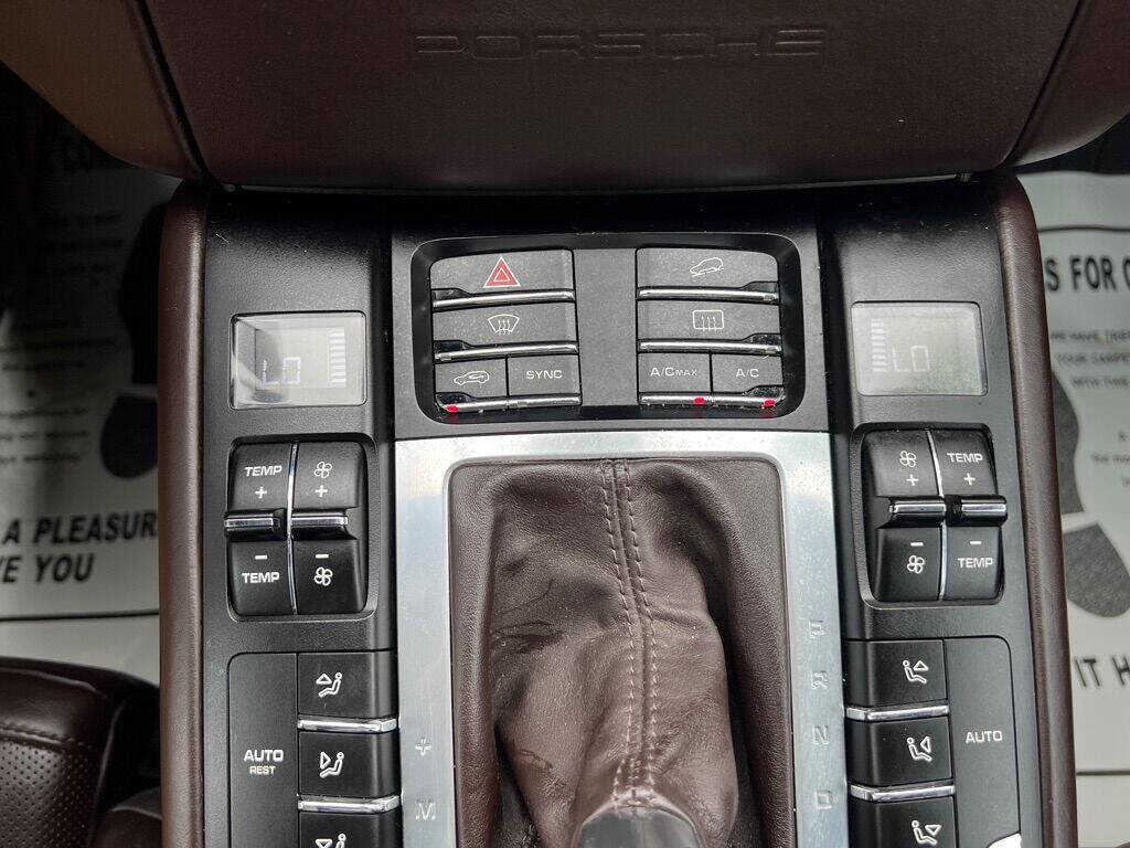 Used 2017 Porsche Macan Turbo image 26