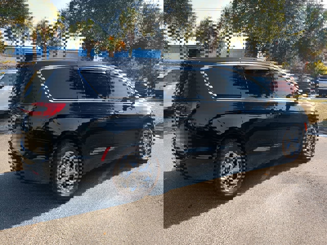 Used 2024 Chrysler Pacifica Limited w/ Trailer Tow Group image 3