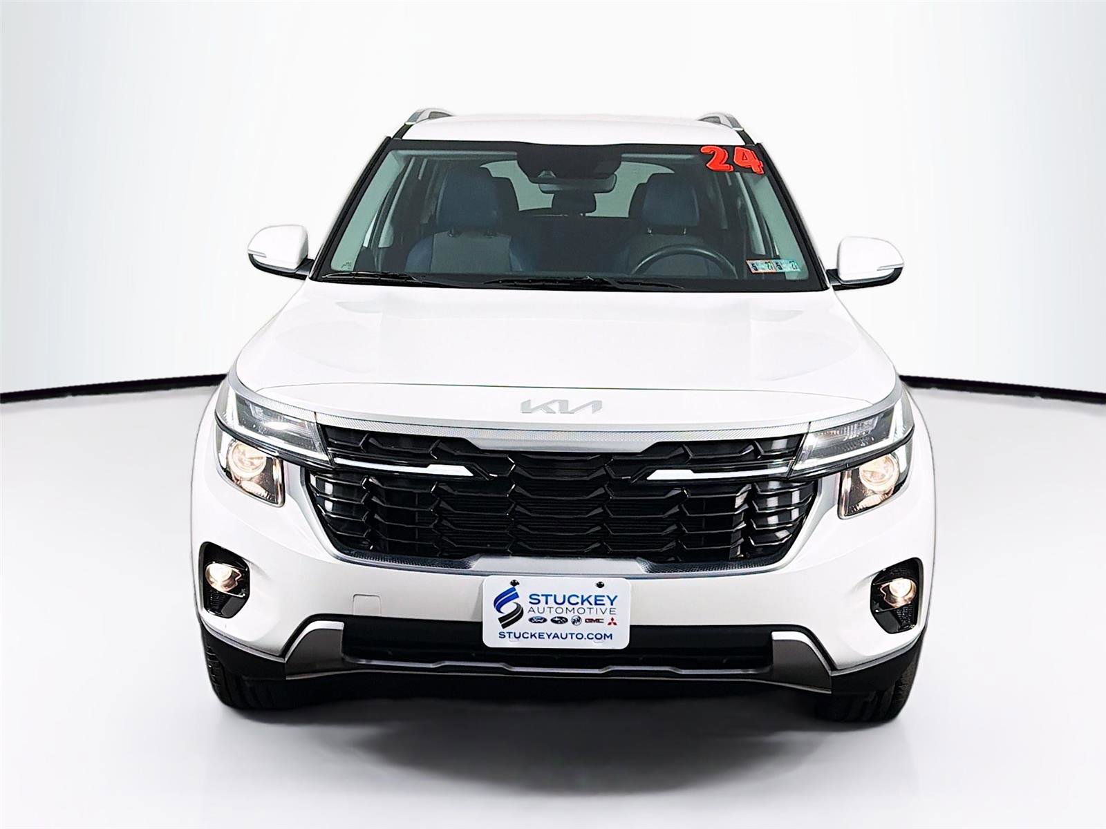 Used 2024 Kia Seltos S AWD/4WD image 2