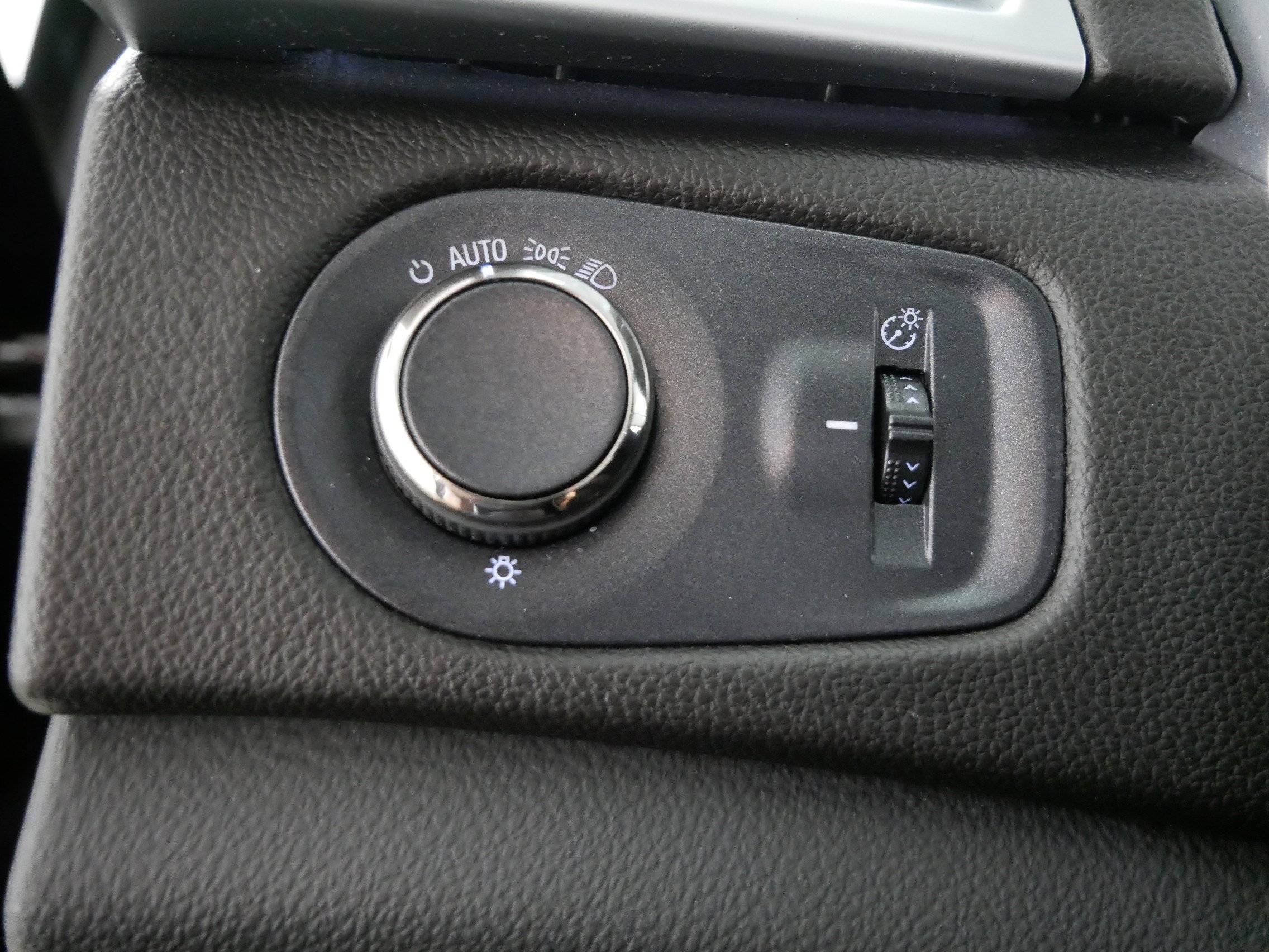 Used 2013 Cadillac SRX Luxury image 26