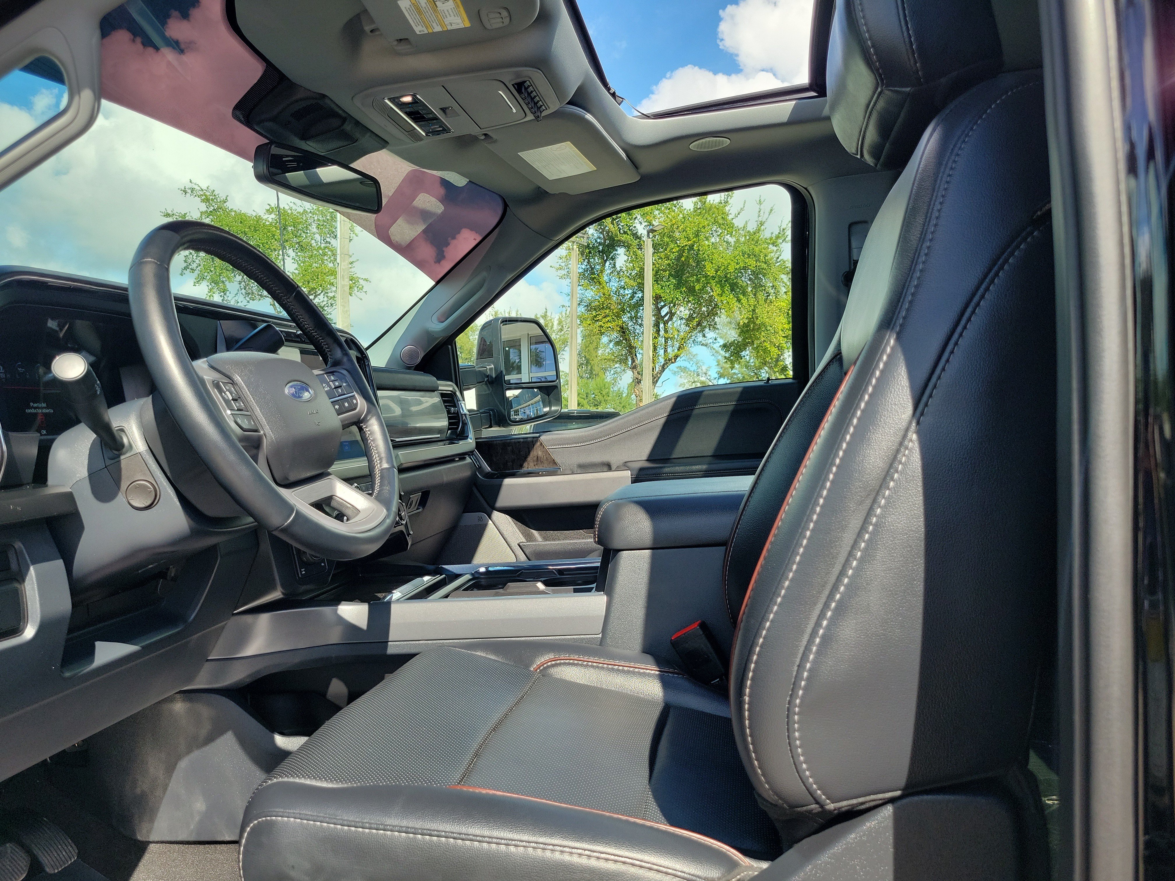 Used 2024 Ford F250 Lariat w/ Lariat Ultimate Package AWD/4WD image 13