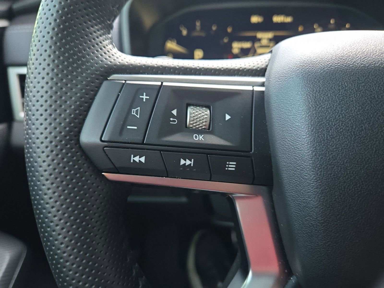 Used 2025 Mitsubishi Outlander SEL image 12