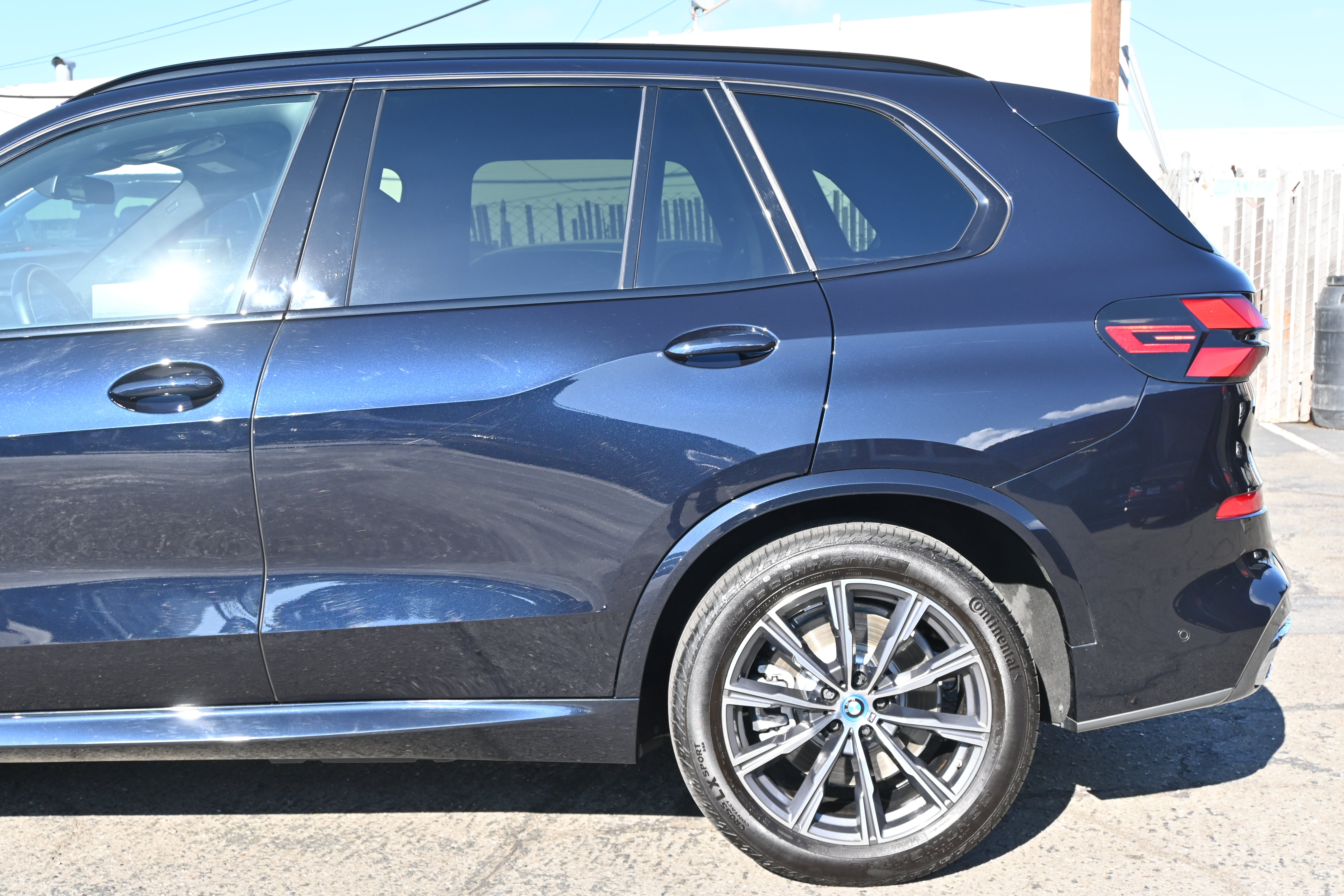 Used 2024 BMW X5 xDrive50e w/ M Sport Package AWD/4WD image 9