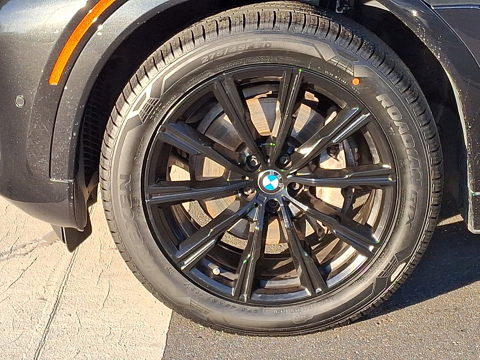 Used 2024 BMW X6 xDrive40i w/ Premium Package image 28