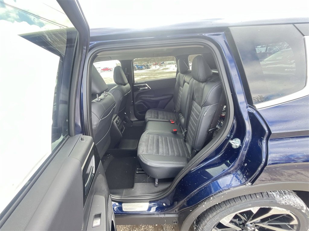 New 2025 Mitsubishi Outlander SE image 23