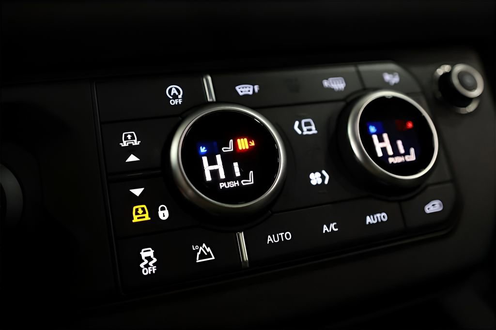 Used 2023 Land Rover Defender 110 X-Dynamic SE image 39