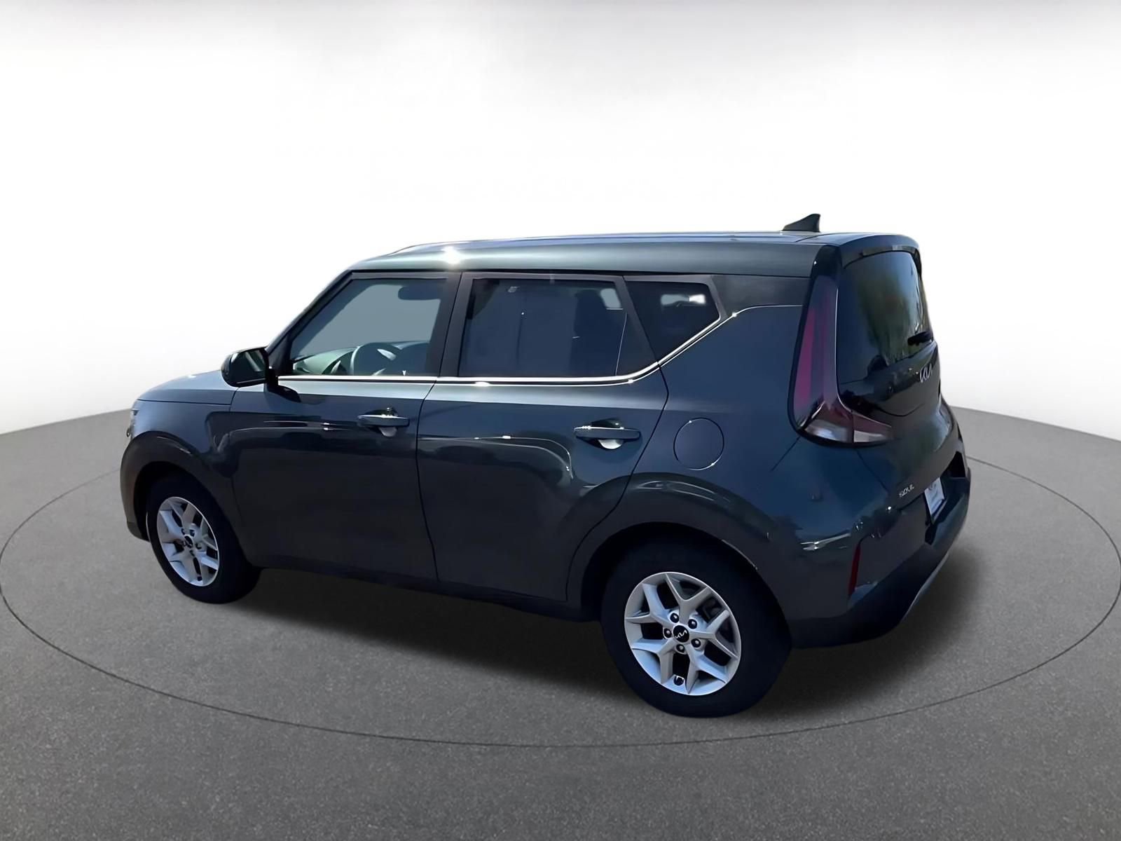 Used 2025 Kia Soul LX w/ LX Technology Package FWD image 10