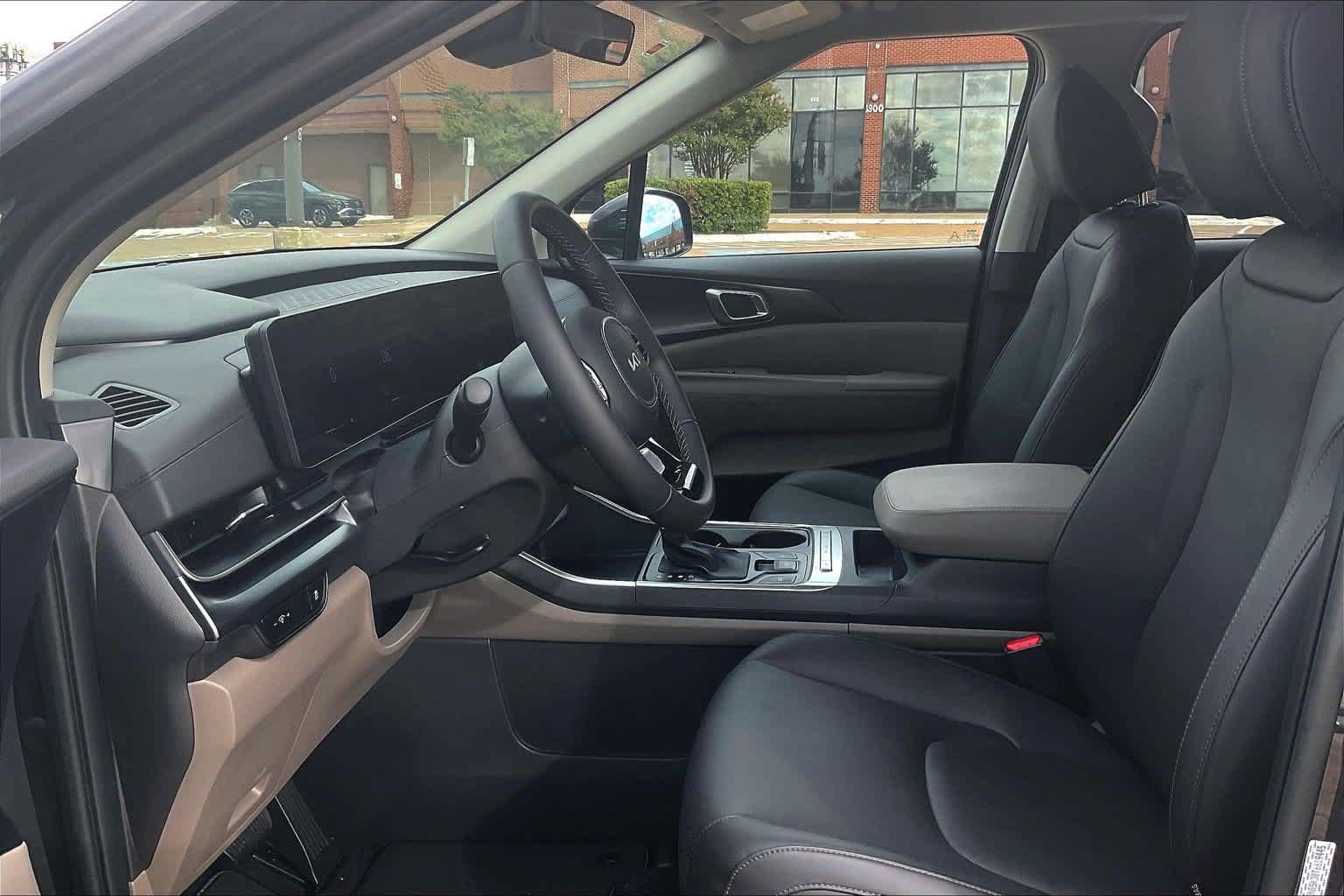 Certified 2026 Kia Carnival FWD image 2