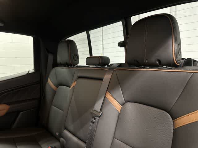 Used 2023 GMC Canyon AT4 w/ AT4 Premium Package AWD/4WD image 14