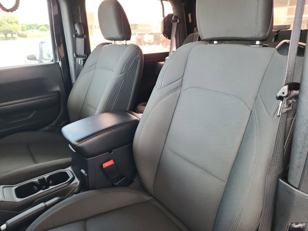 Used 2020 Jeep Wrangler Sport AWD/4WD image 16
