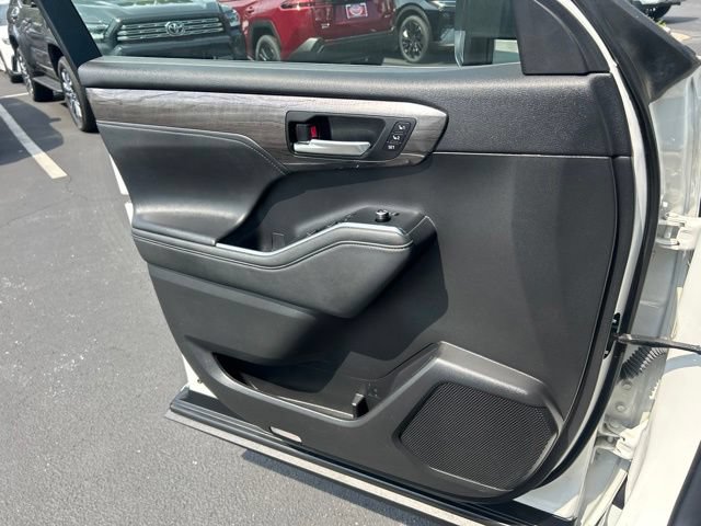 Used 2023 Toyota Highlander Platinum AWD/4WD image 30