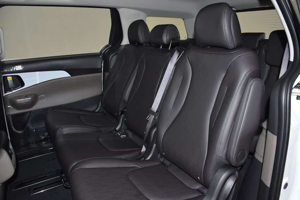 New 2027 Kia Carnival FWD image 27