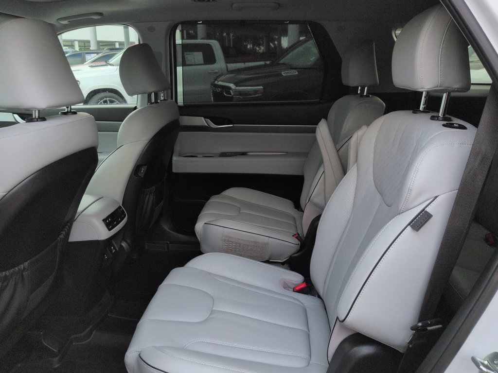 Used 2025 Hyundai Palisade SEL FWD image 14