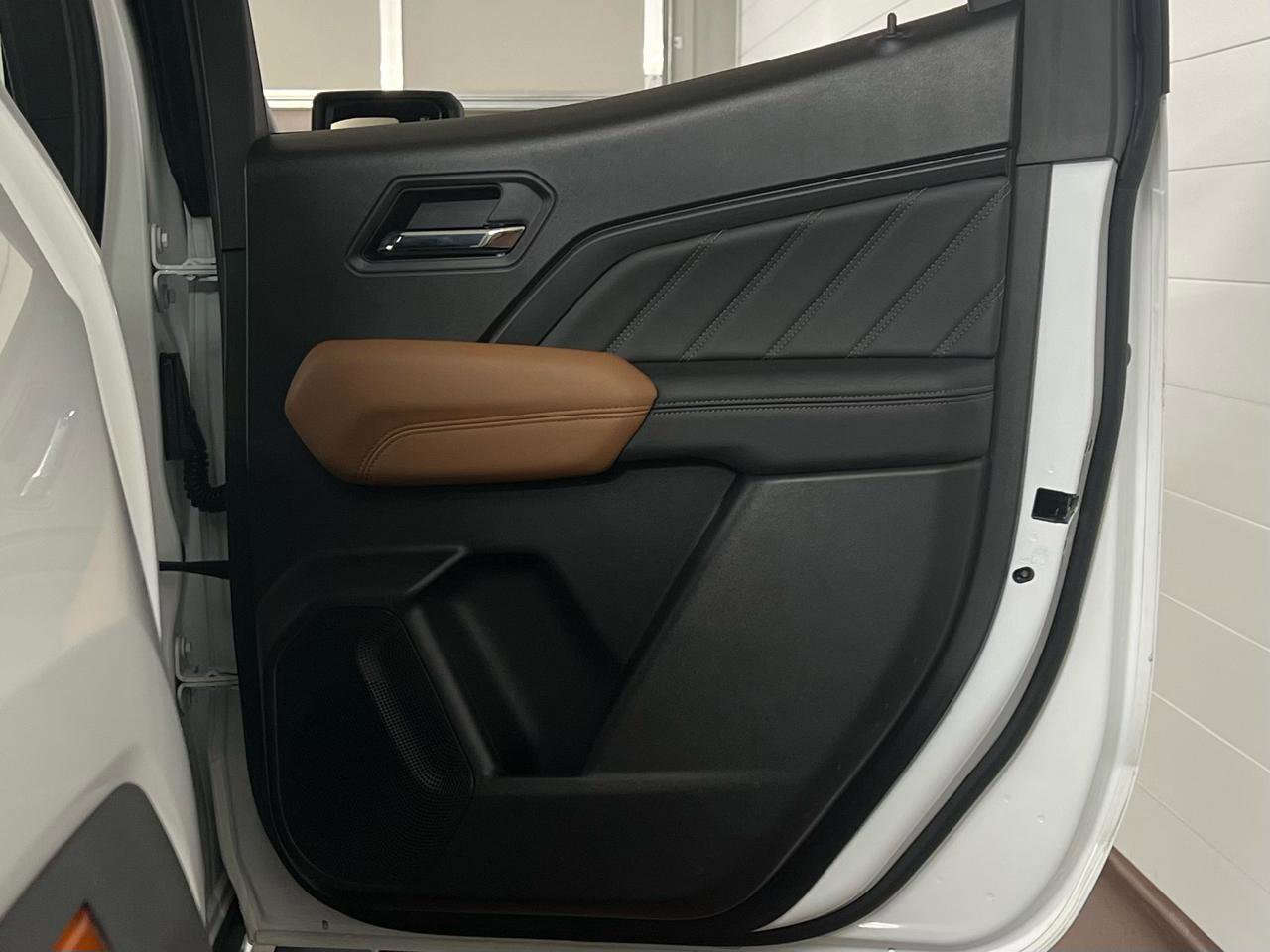 Used 2024 GMC Canyon AT4 w/ Technology Package image 31