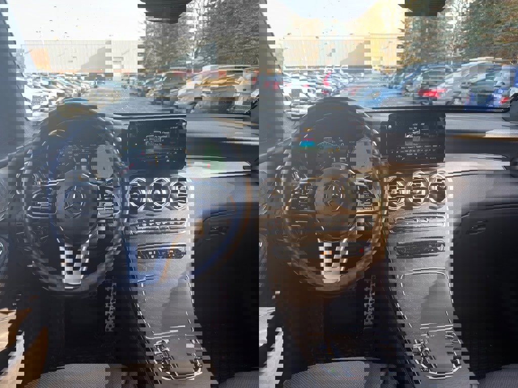 Used 2020 Mercedes-Benz GLC 300 4MATIC image 16