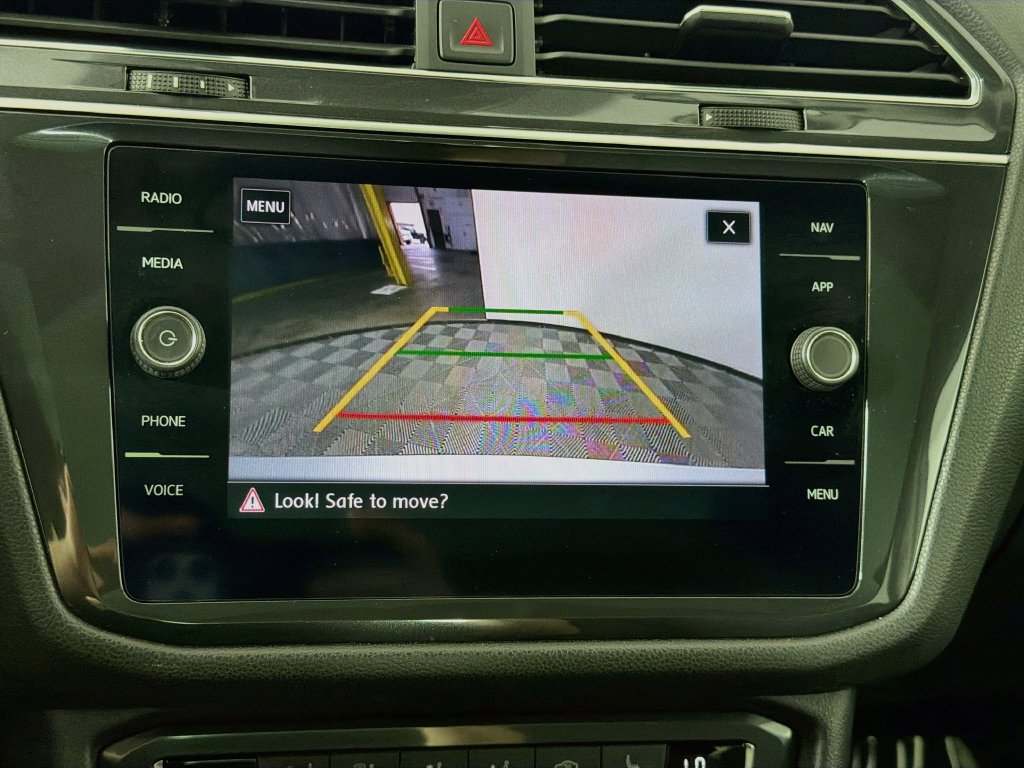 Used 2020 Volkswagen Tiguan SEL AWD/4WD image 14