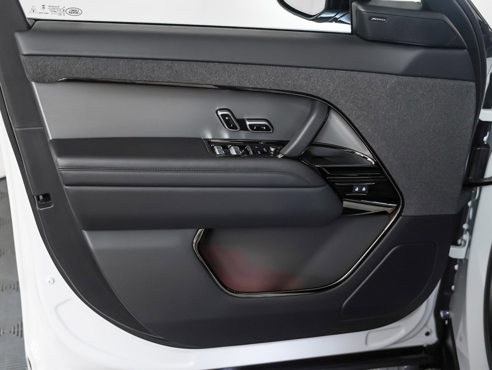 Used 2025 Land Rover Range Rover Sport Dynamic SE image 19