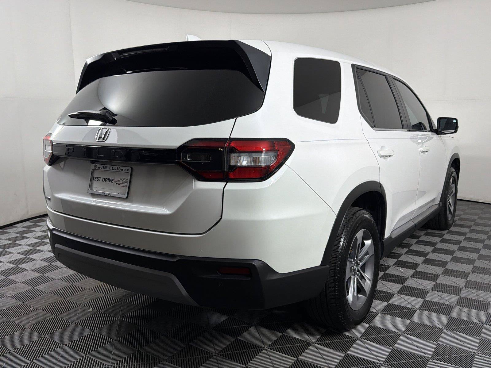 Used 2025 Honda Pilot EX-L image 6