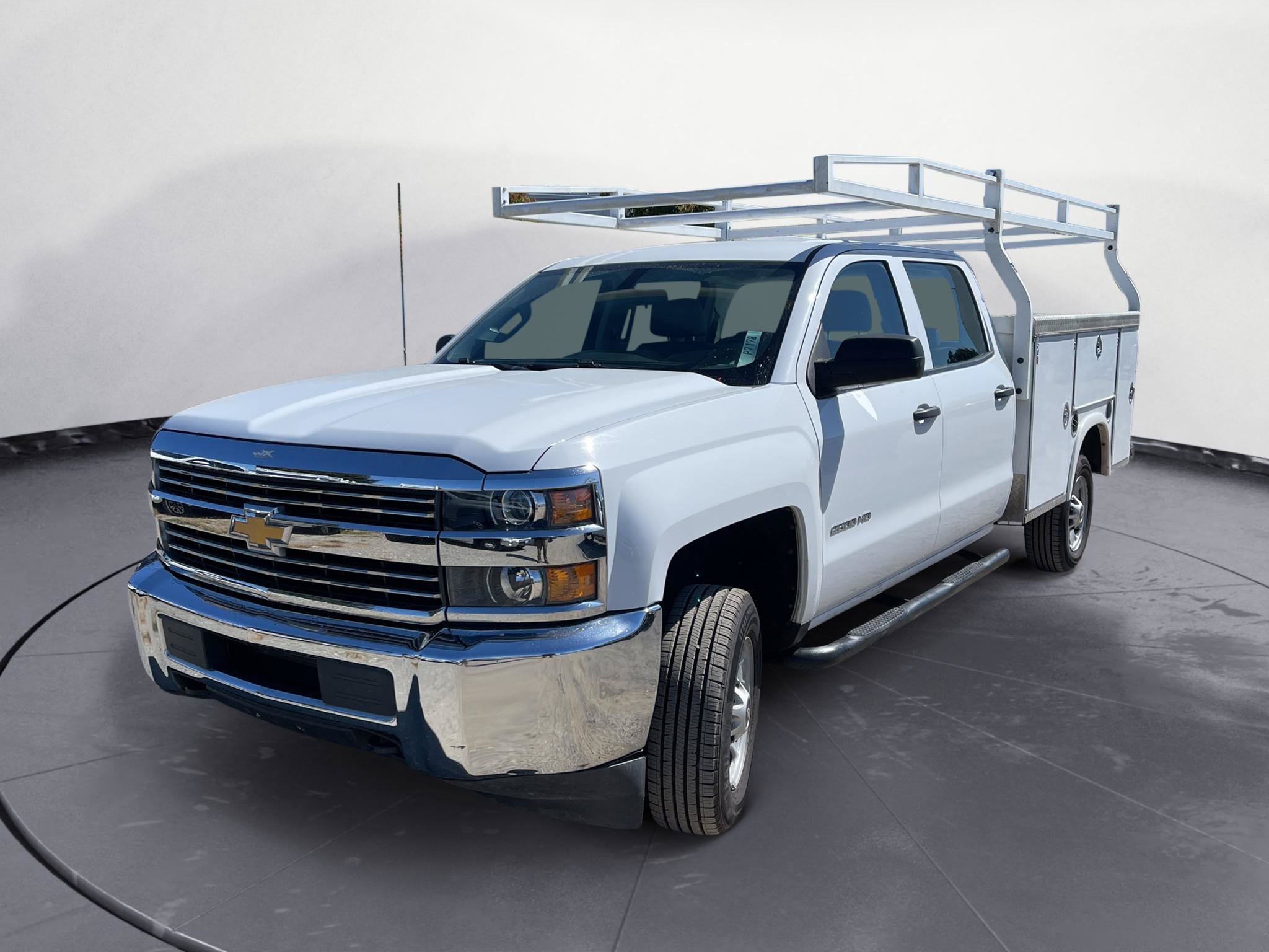 Used 2018 Chevrolet Silverado 2500 W/T RWD image 2