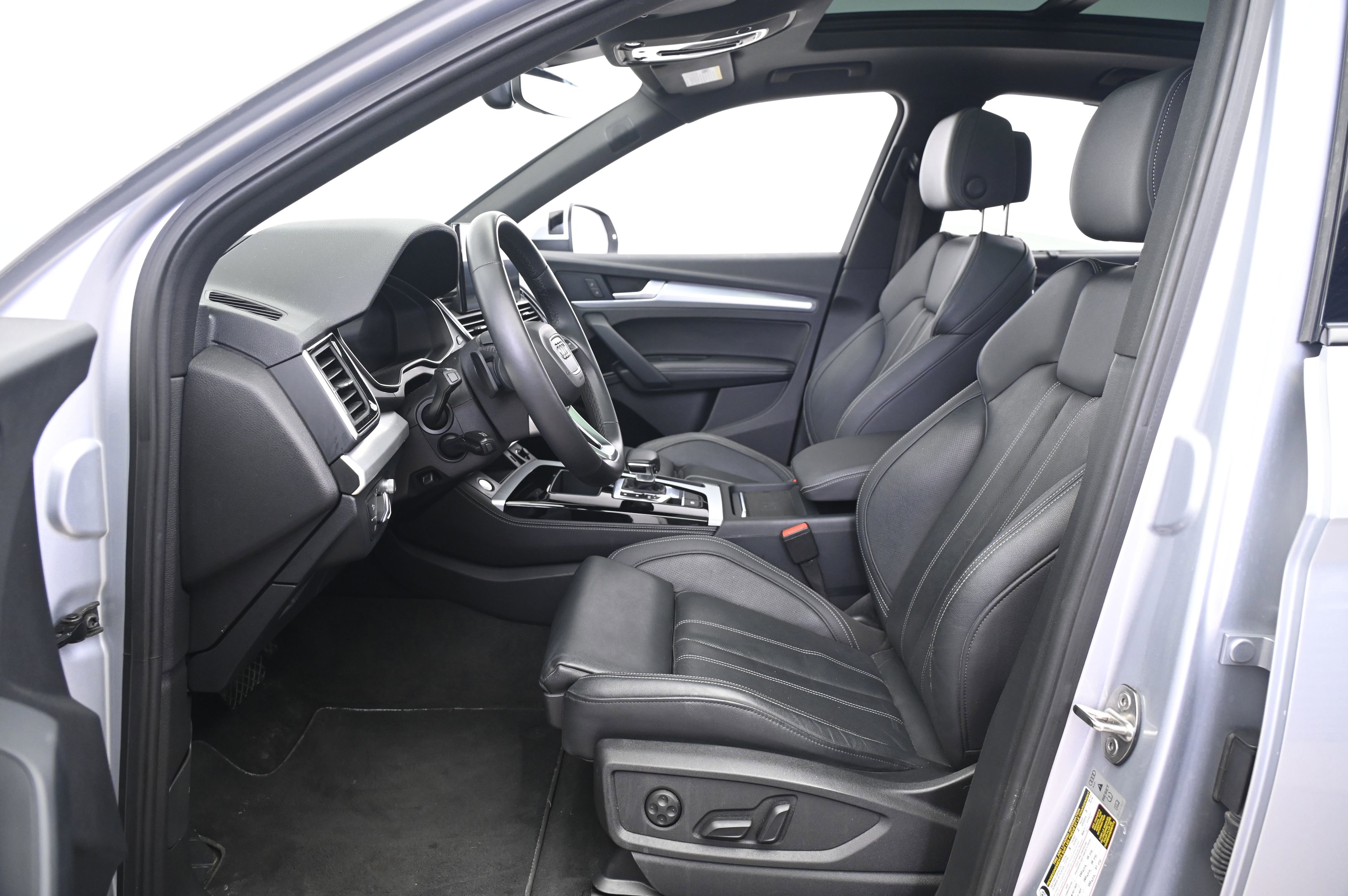 Used 2023 Audi Q5 2.0T Prestige w/ Prestige Package image 29