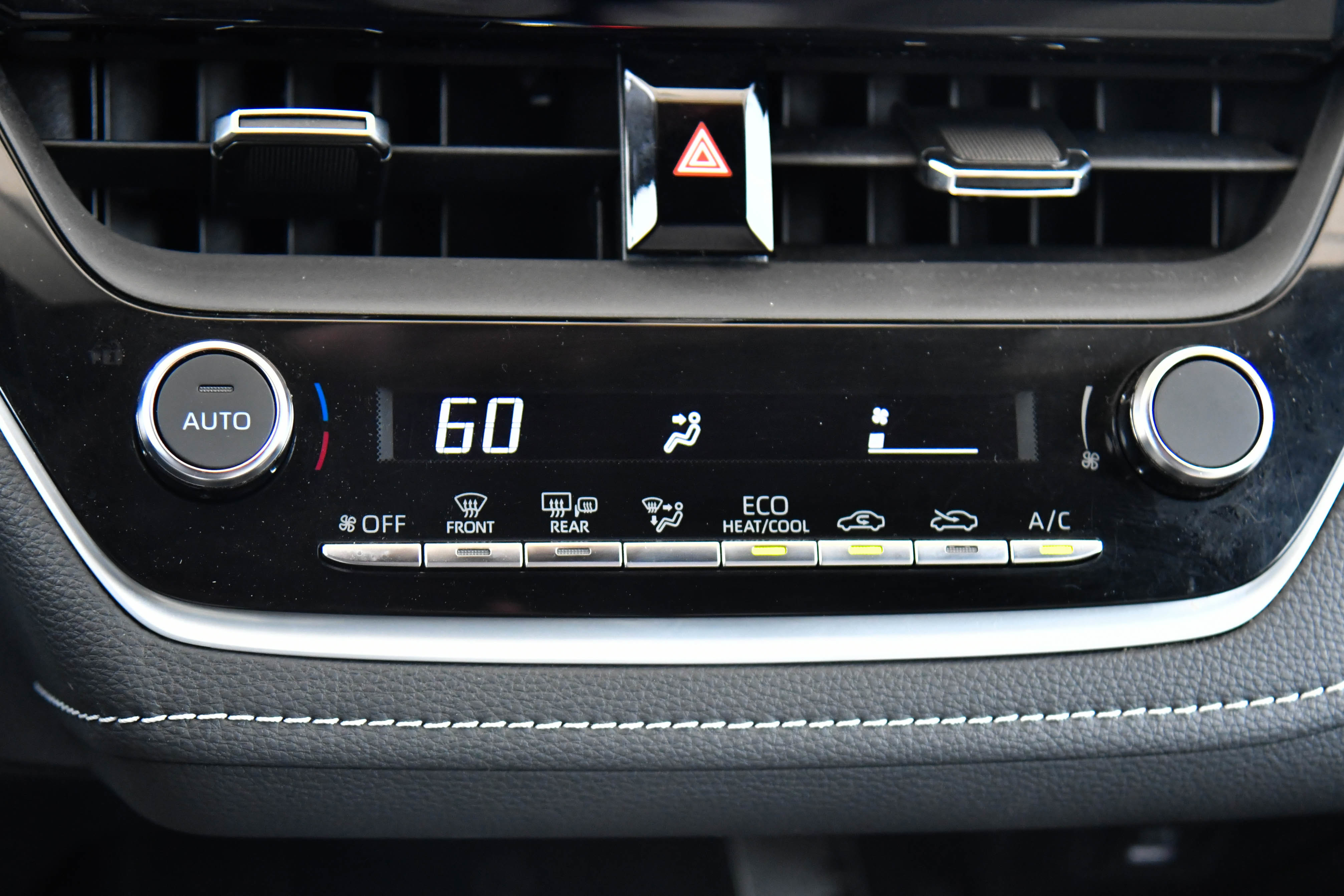 Used 2024 Toyota Corolla SE w/ SE Package image 25