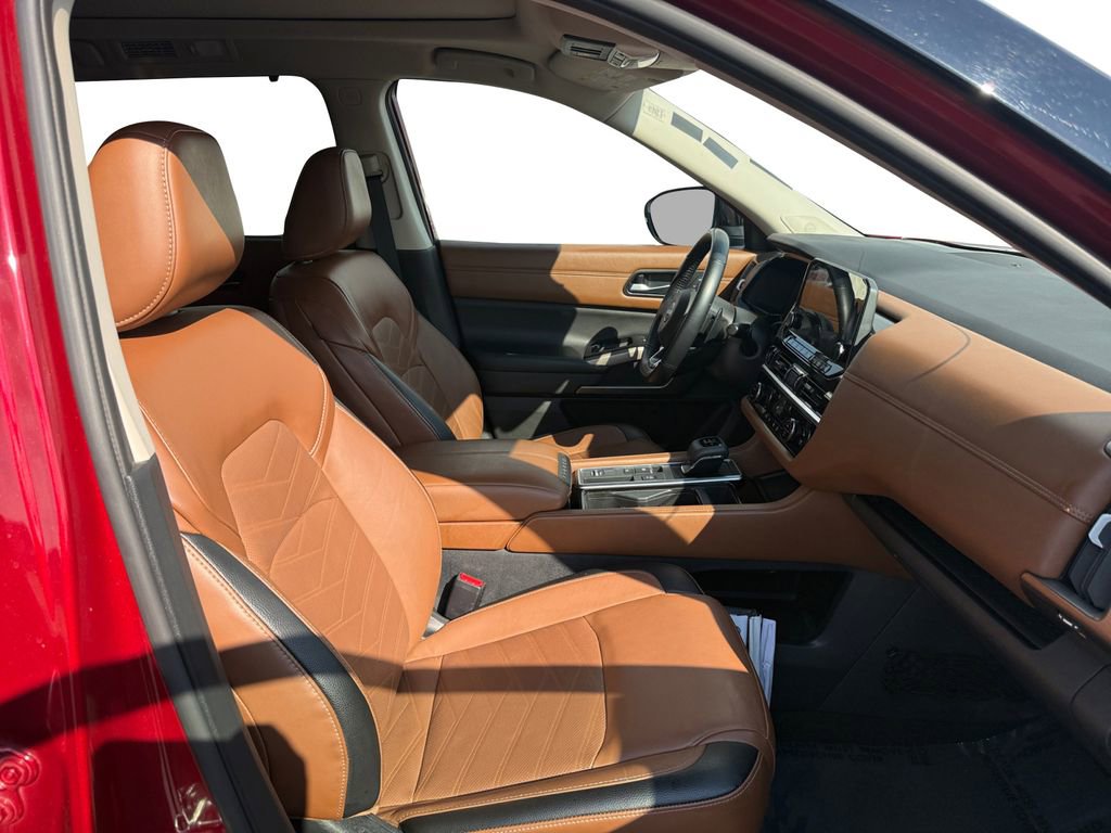 Used 2023 Nissan Pathfinder Platinum FWD image 17