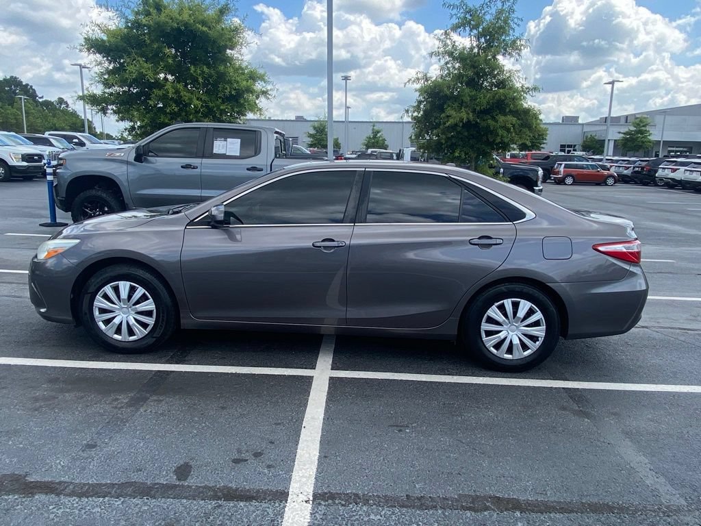 Used 2017 Toyota Camry LE w/ Moonroof Package FWD image 4