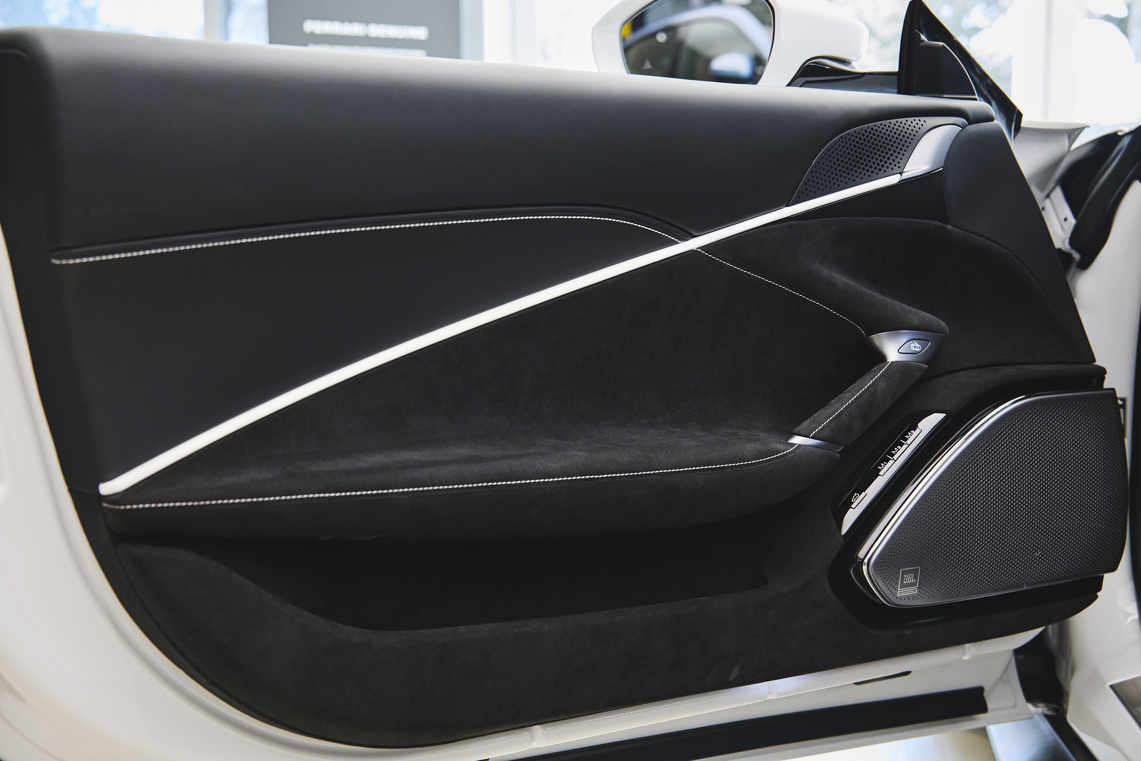 Used 2024 Ferrari Roma Spider image 30